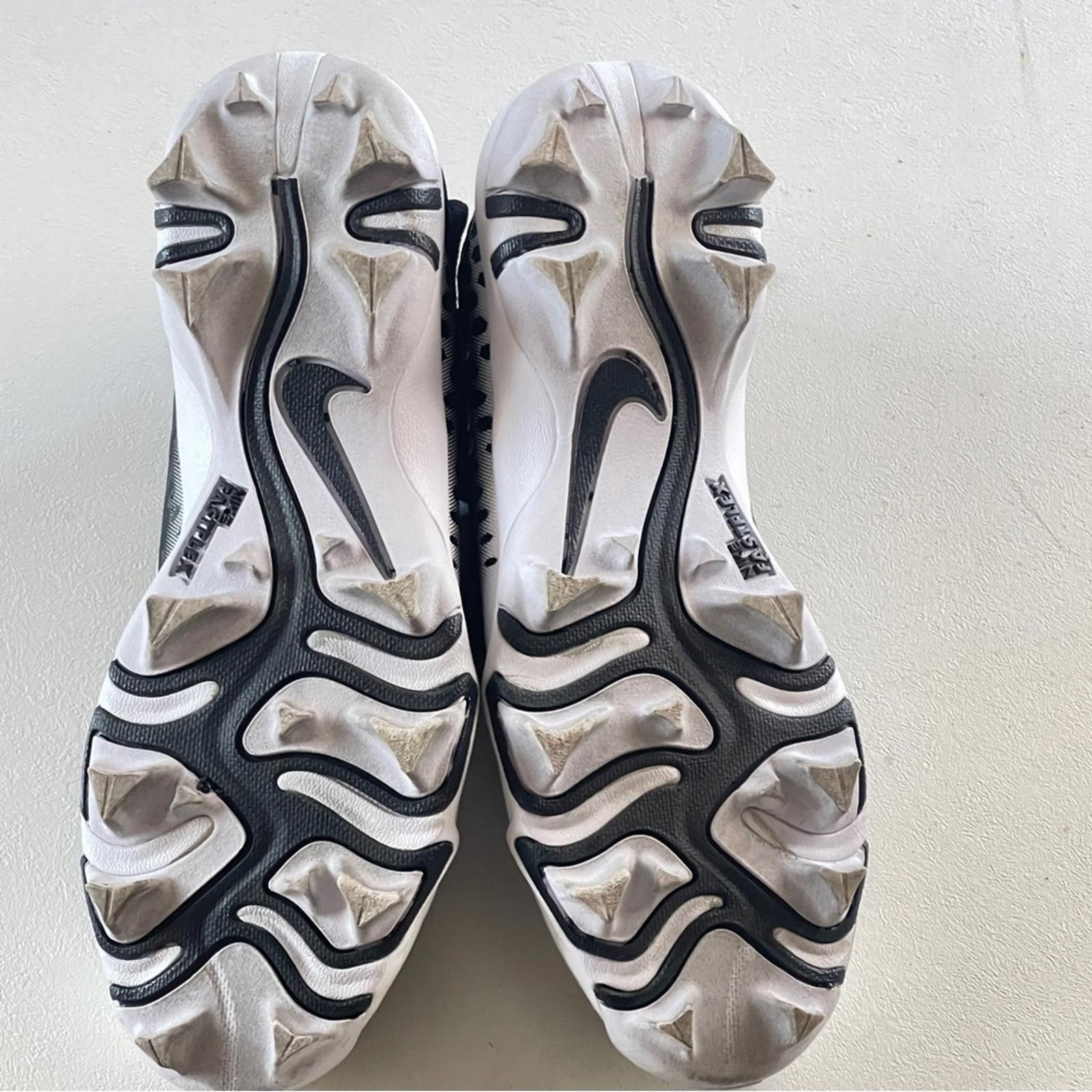 Nike Nike Vapor Fastflex Gray and White Cleats in size 6Y Size ONE SIZE - 8 Thumbnail