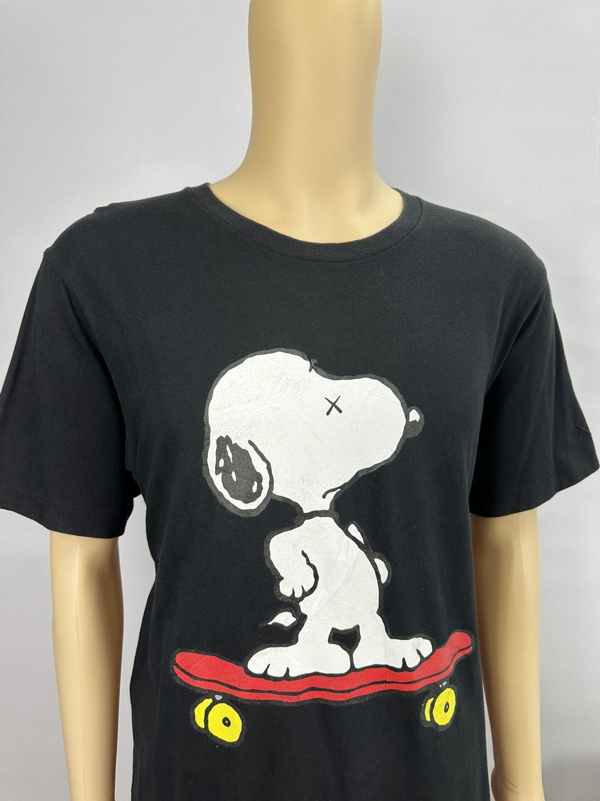 Kaws × Peanuts × Uniqlo Kaws x Peanuts Tshirt A588 Size US XL / EU 56 / 4 - 2 Thumbnail