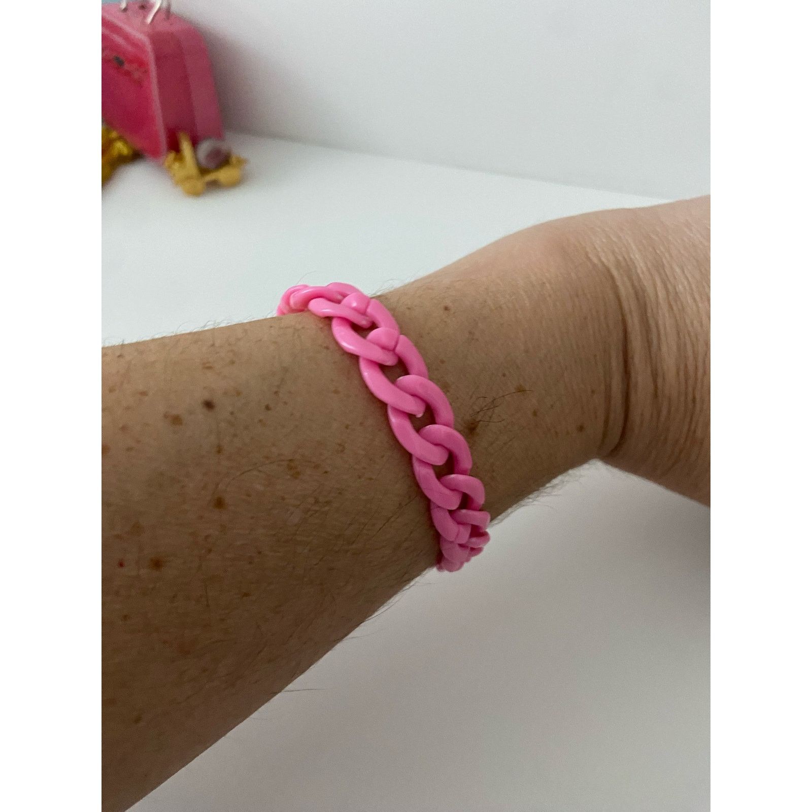 Handmade pink chain bracelet Size ONE SIZE - 1 Thumbnail