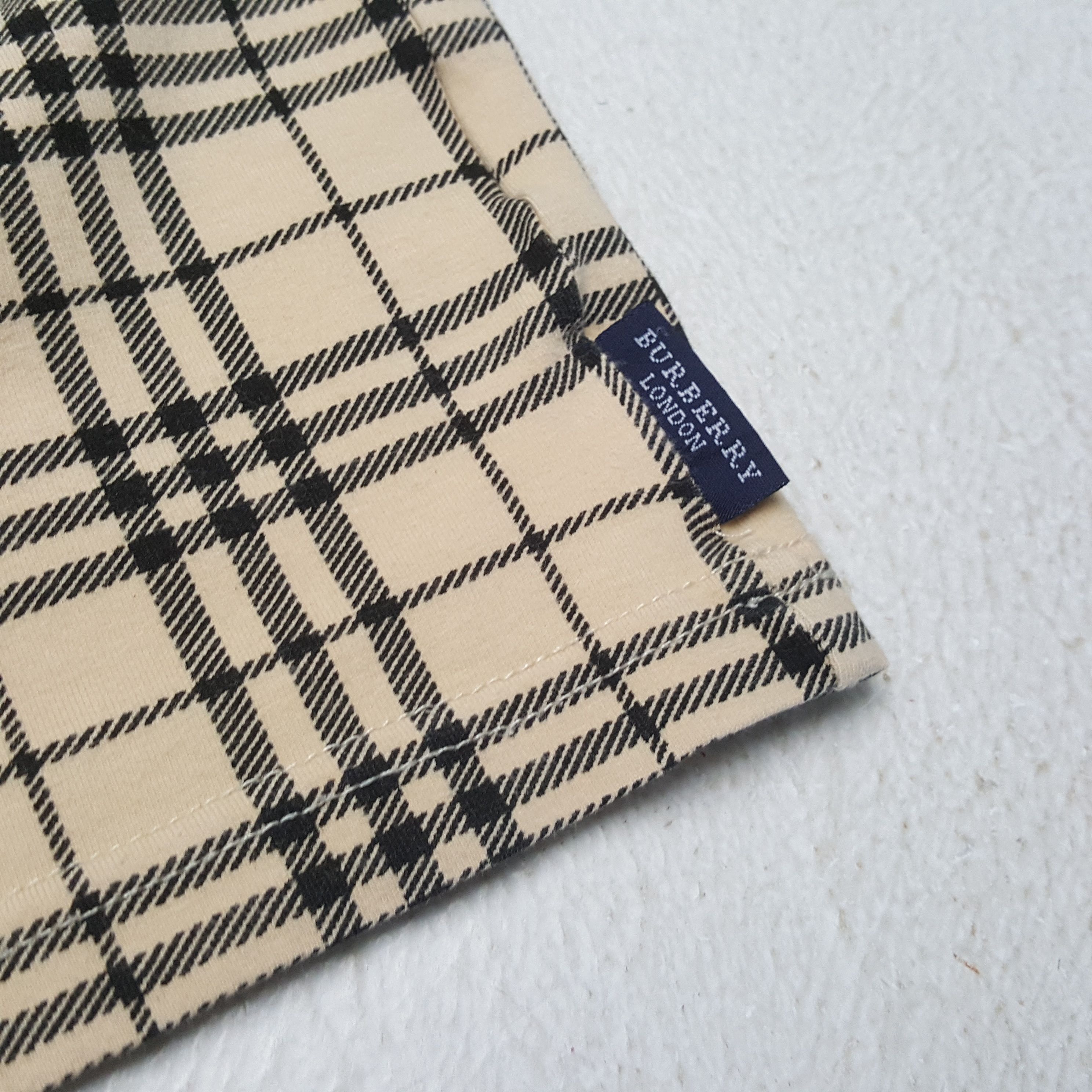 Burberry Burberry London Fashion Brand Custom Art Tshirt C299N55 Size US XL / EU 56 / 4 - 8 Thumbnail