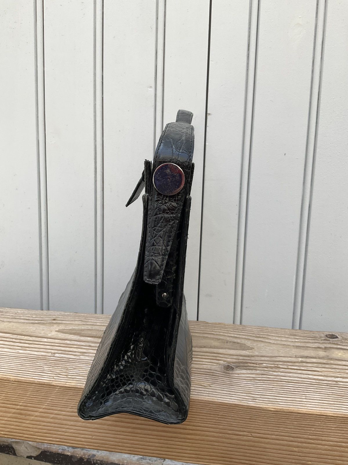 Authentic vintage 60's bag in black leather.