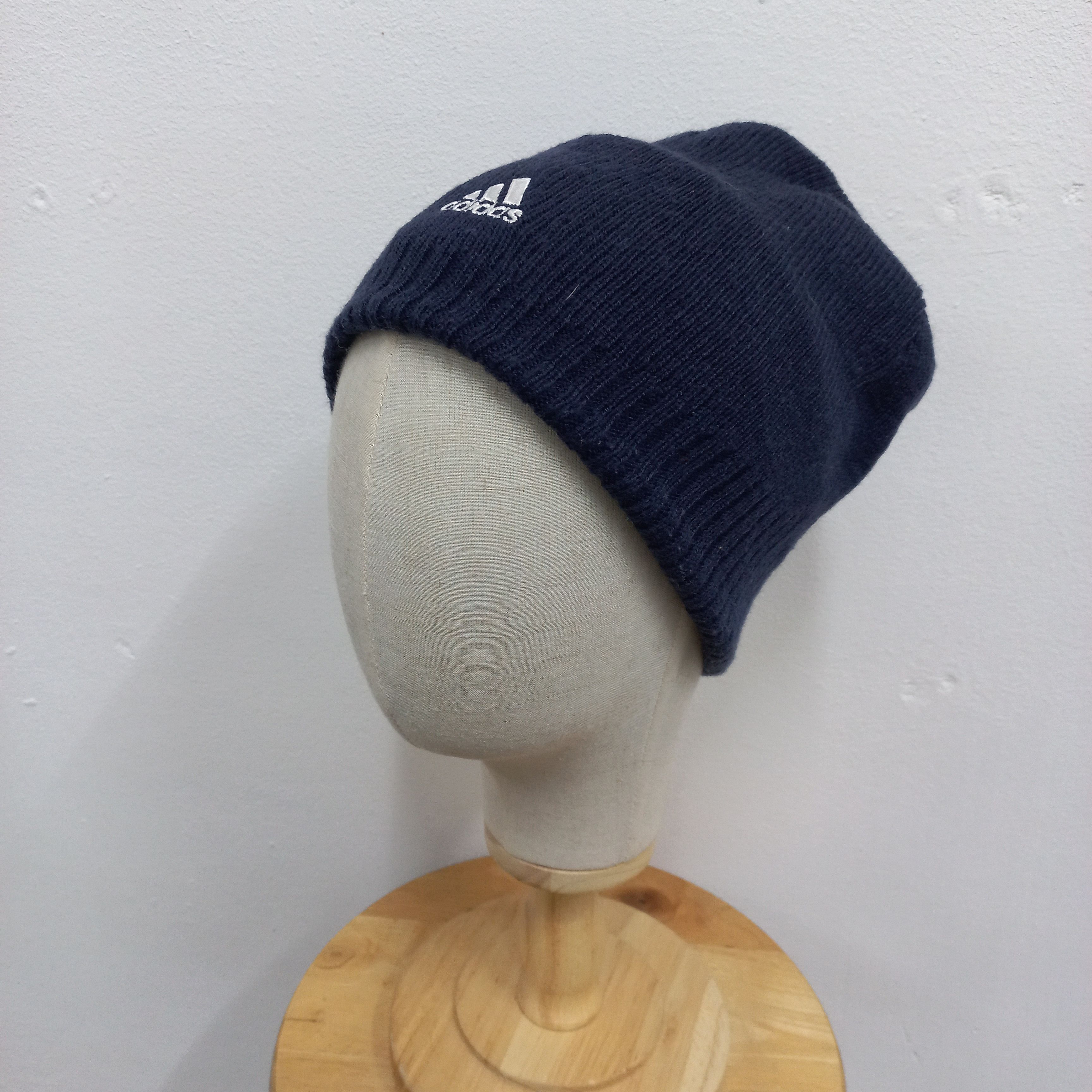 Adidas 💥Vintage adidas fc bayern munich reversible pull on beanie Size ONE SIZE - 5 Thumbnail
