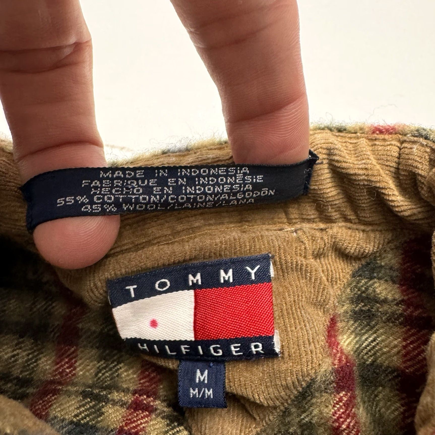 Tommy Hilfiger VINTAGE Tommy Hilfiger Men’s Medium Brown Plaid Wool Flannel Button-Up Shirt 90s Mens M Brown Classic Wool Flannel Shirt Size US M / EU 48-50 / 2 - 5 Thumbnail