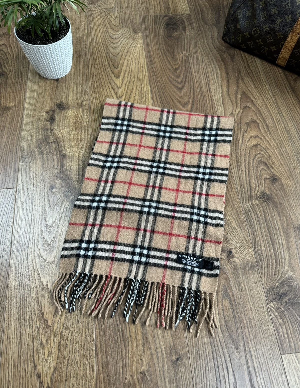 Burberry Vintage cashmere scarf Burberry’s 90s original luxury item Size ONE SIZE - 1 Thumbnail