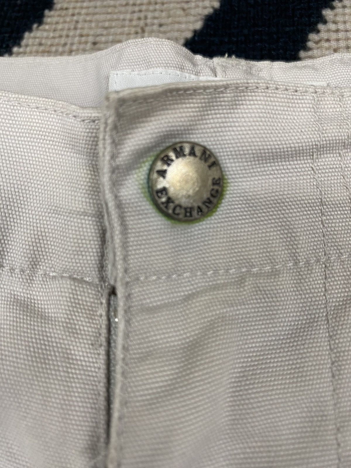 Armani Exchange Pre-loved Armani Exchange White Cargo Shorts Size US 30 / EU 46 - 4 Thumbnail