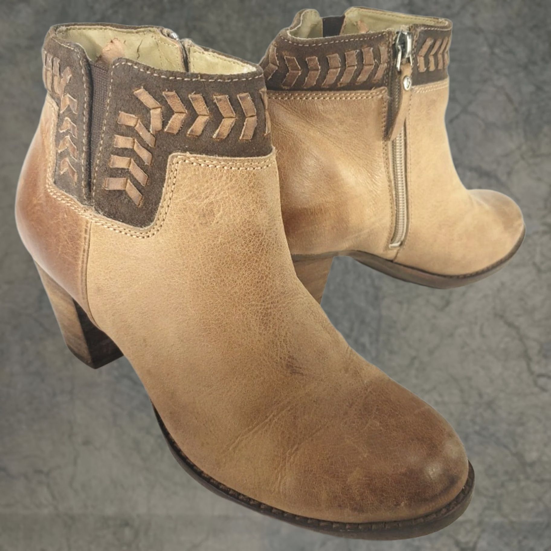 Olukai OluKai Kamahoi Women's 7B Boot Ankle Brown Side Zip Beaded Leather Casual Outdoor Travel Size US 7 / IT 37 - 1 Thumbnail