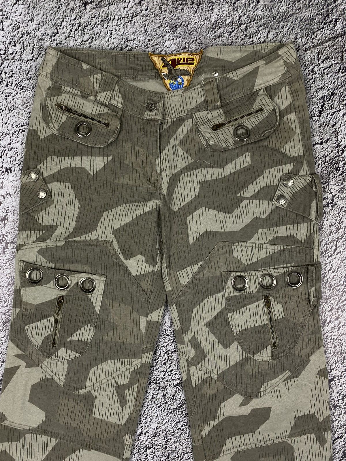 Japanese Brand Vintage Y2K cargo camo low rise pants 00s streetwear Size 31" - 2 Thumbnail