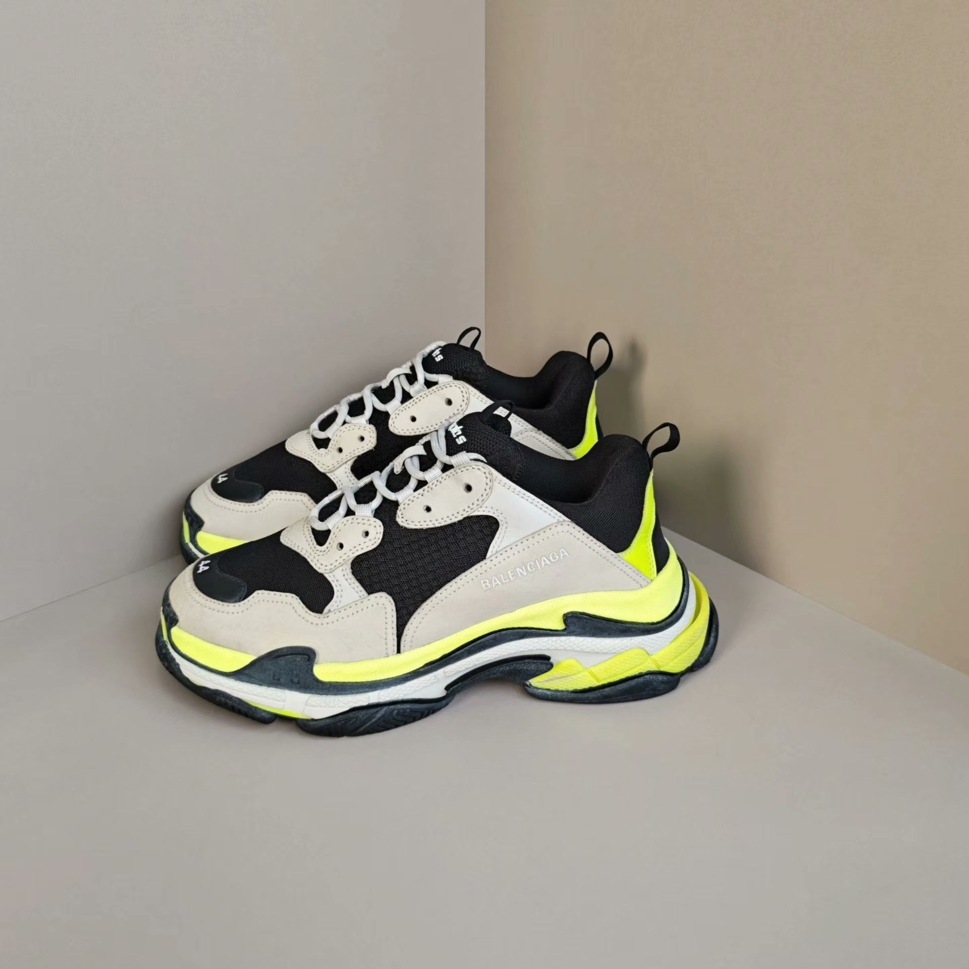 Balenciaga Balenciaga Lowtop Sneakers 11 Men Size US 11 / EU 44 - 1 Thumbnail