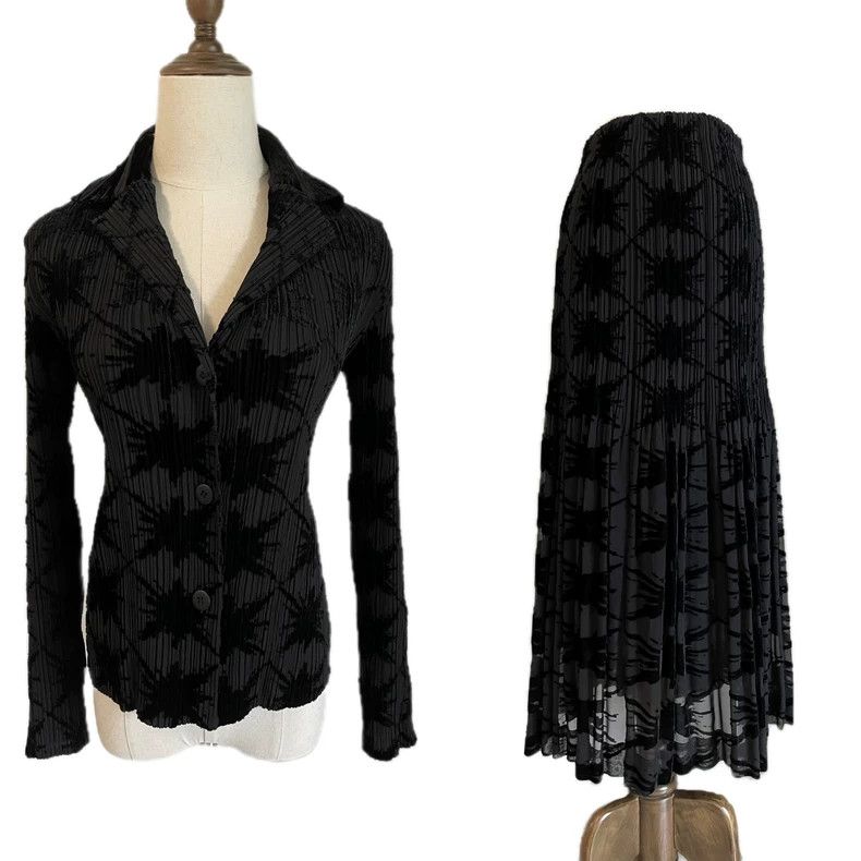 Issey Miyake Issey Miyake size:2 Black snowflake velvet pleated cardiga Size S / US 4 / IT 40 - 2 Thumbnail