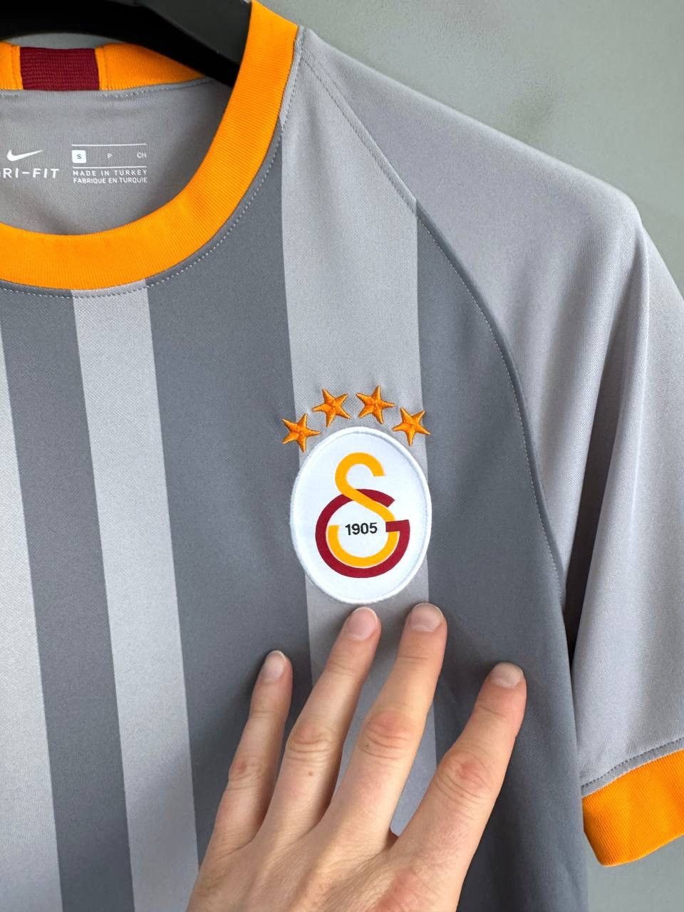 Nike Galatasaray FC 2019/2020 Away Third Soccer Jersey, Size S Size US S / EU 44-46 / 1 - 5 Thumbnail