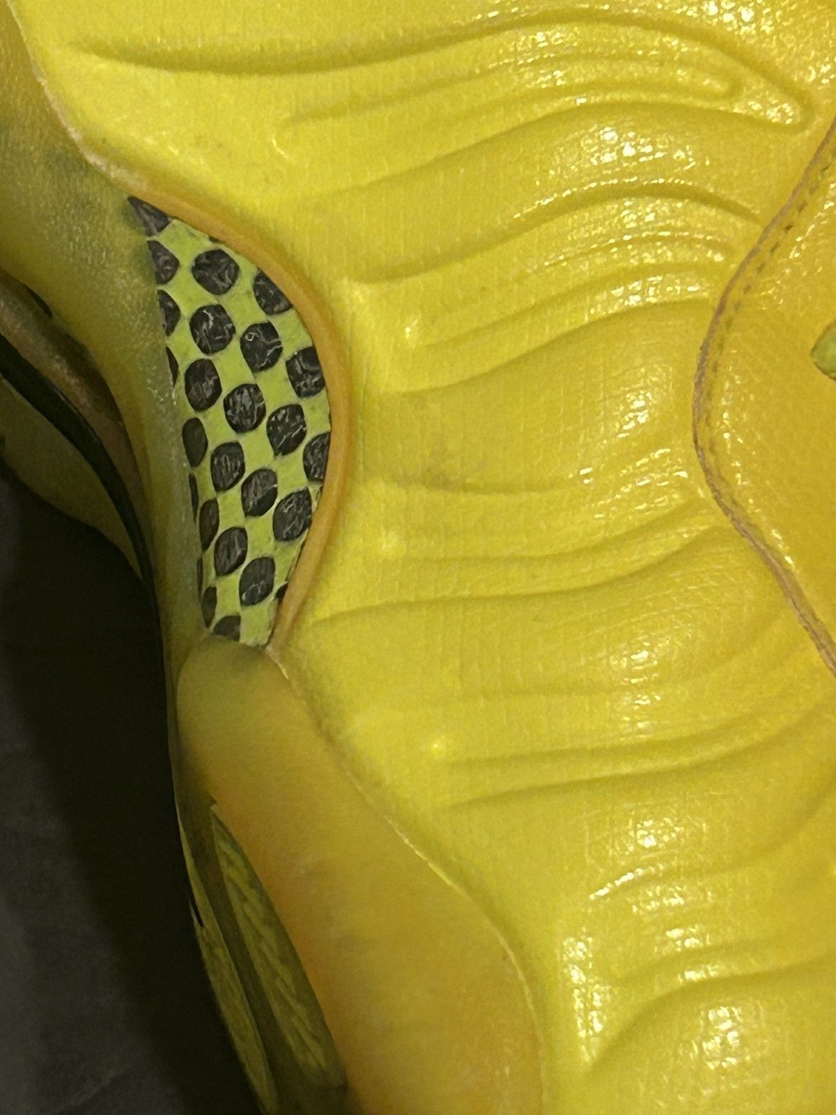 Nike Nike Air Foamposite Pro ‘Volt’ Size US 8 / EU 41 - 13 Thumbnail