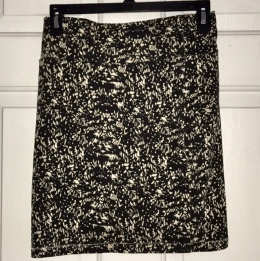Forever 21 FOREVER 21 BLACK & CREAM MINI SKIRT SIZE L Size 28" / US 6 / IT 42 - 5 Thumbnail