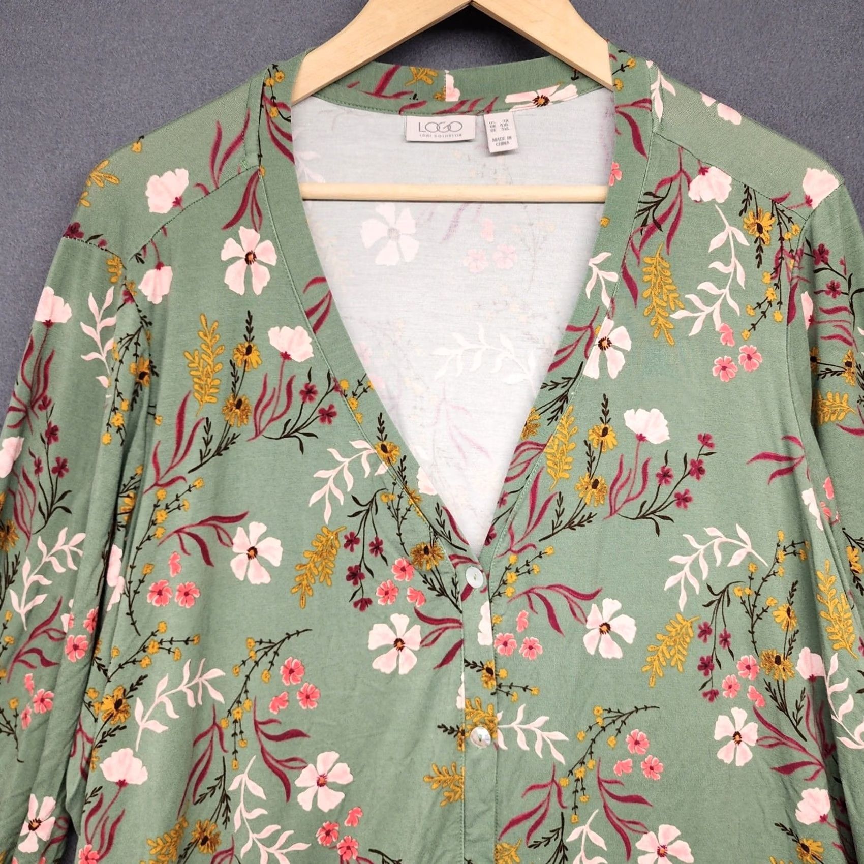 Logo 7 LOGO Lori Goldstein Top Womens 3X Green Floral Long Sleeve Button Up V Neck - Plus Size Womens Shirt Long Sleeve Floral V-Neck Button-Up 3X Green LOGO Size XXL / US 16-18 / IT 52-54 - 6 Thumbnail