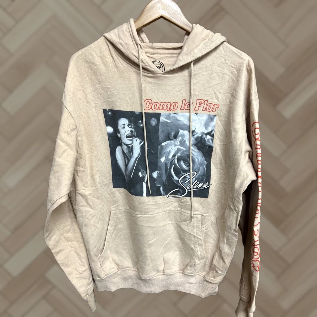 Vintage Selena Hoodie Mens Medium Como La Flor Official Merch Pullover Sweatshirt T30 Beige Hooded Music Reg 24x27 Size M / US 6-8 / IT 42-44 - 1 Thumbnail