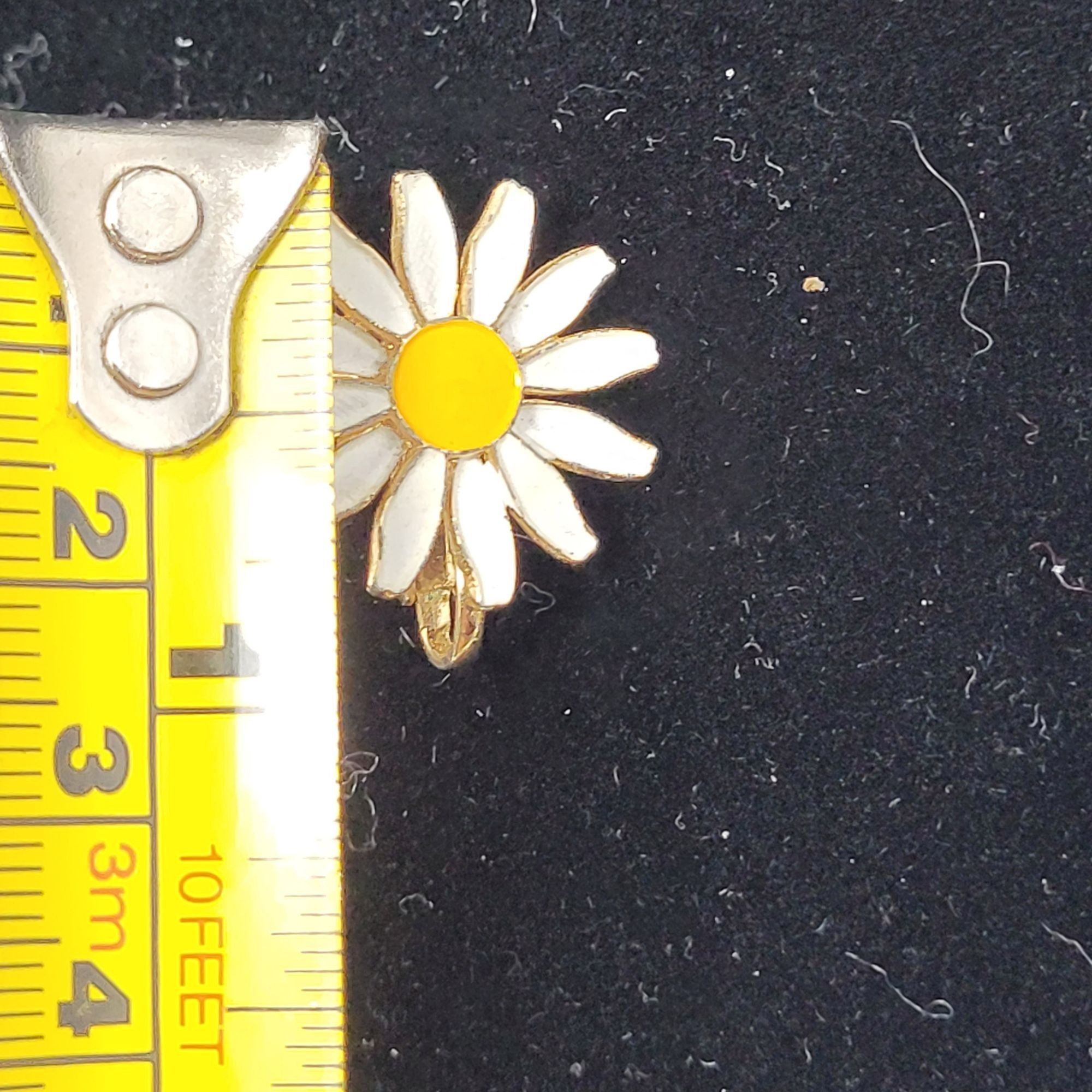 Vintage Vtg Daisy Flower Clip-On Earrings Gold-Tone White Yellow Ena Size ONE SIZE - 2 Thumbnail