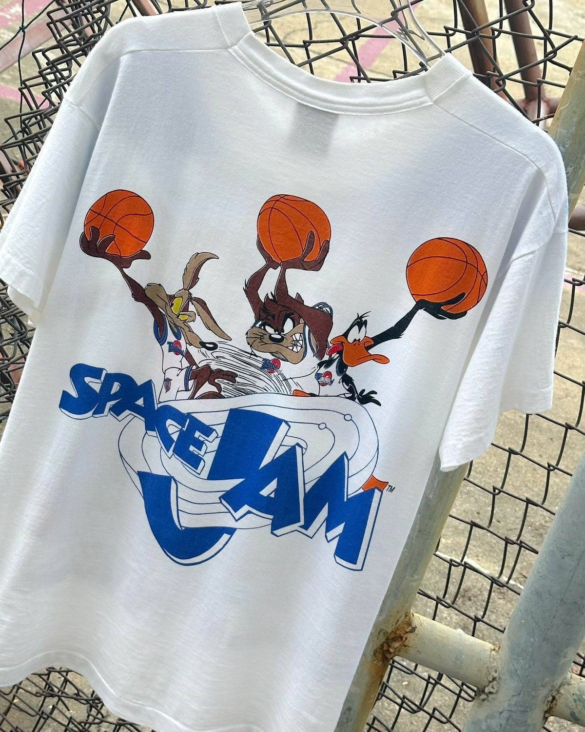 Disney VINTAGE 1996 SPACE JAM NO ALIENS ALLOWED Size US XL / EU 56 / 4 - 4 Thumbnail
