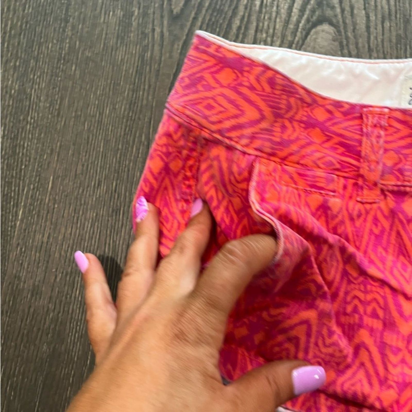 American Eagle Outfitters American Eagle Stretch Shorts Pink Orange Aztec Print Size 0 Size 25" / US 0 / IT 36 - 3 Thumbnail
