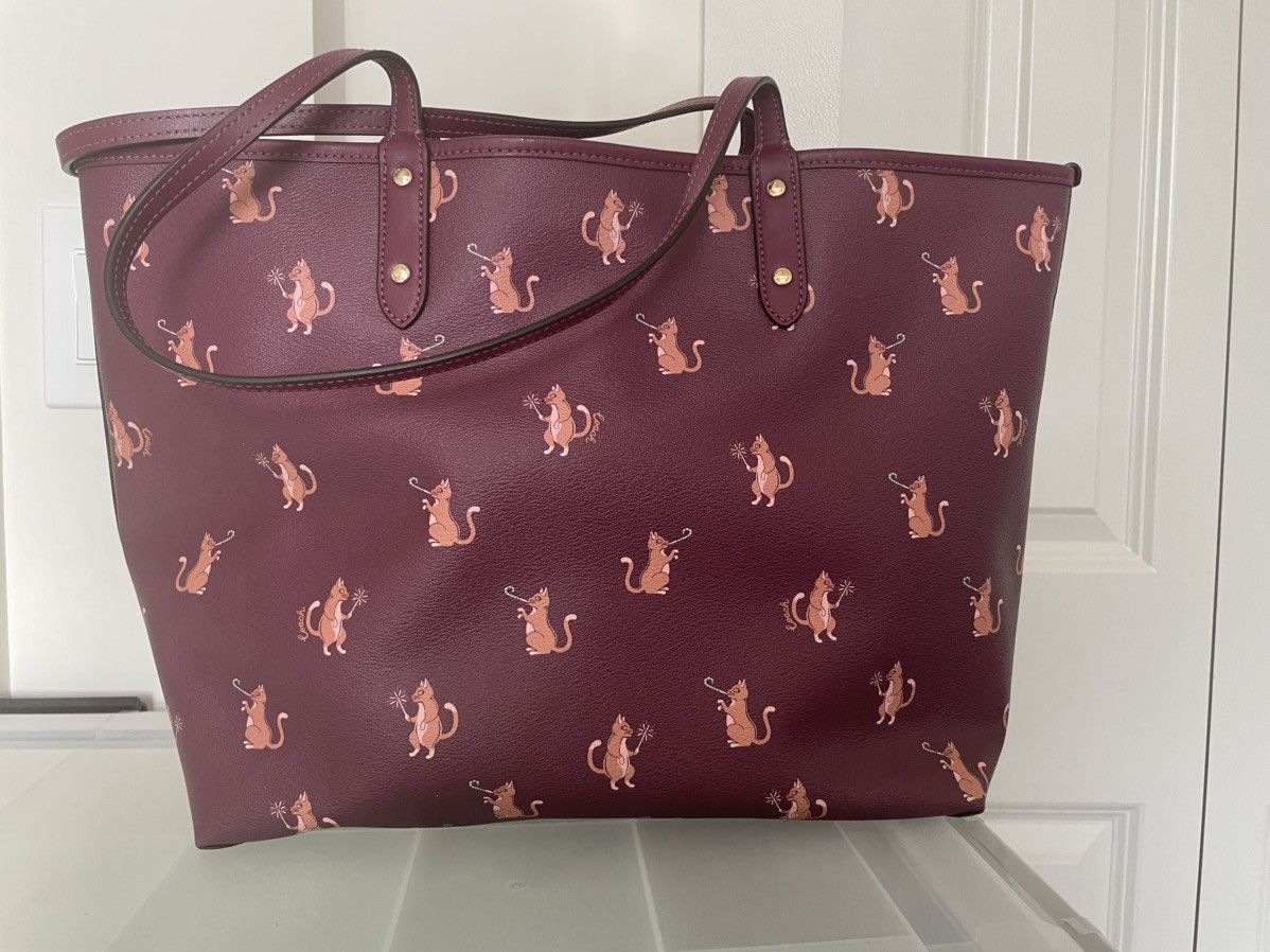 Coach cat design tote bag