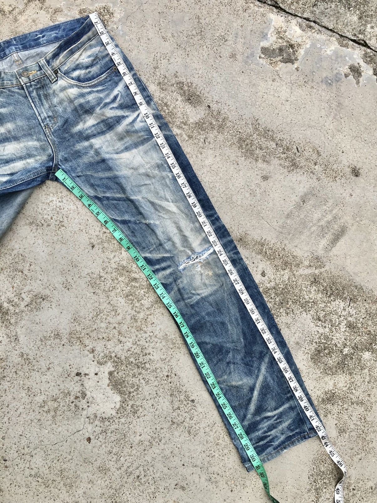 WASHED BLUE DISTRESSED 4CHA1 JEANS