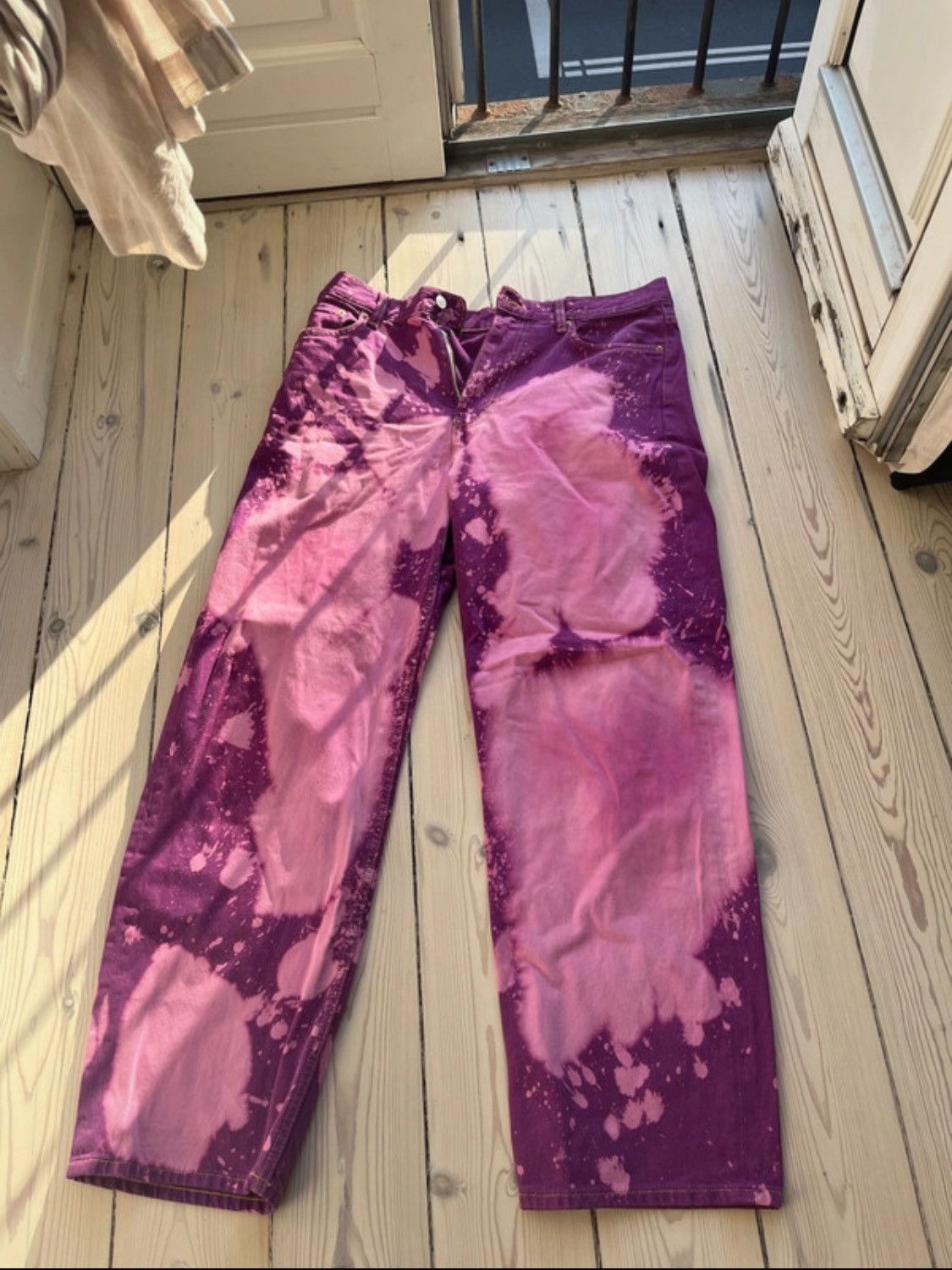 Weekday Custom bleached jeans Size US 32 / EU 48 - 1 Thumbnail
