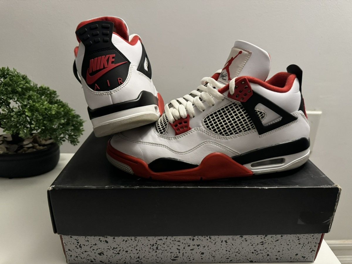 Jordan Brand AJ 4 Retro Fire Red Size US 10.5 / EU 43-44 - 1 Thumbnail