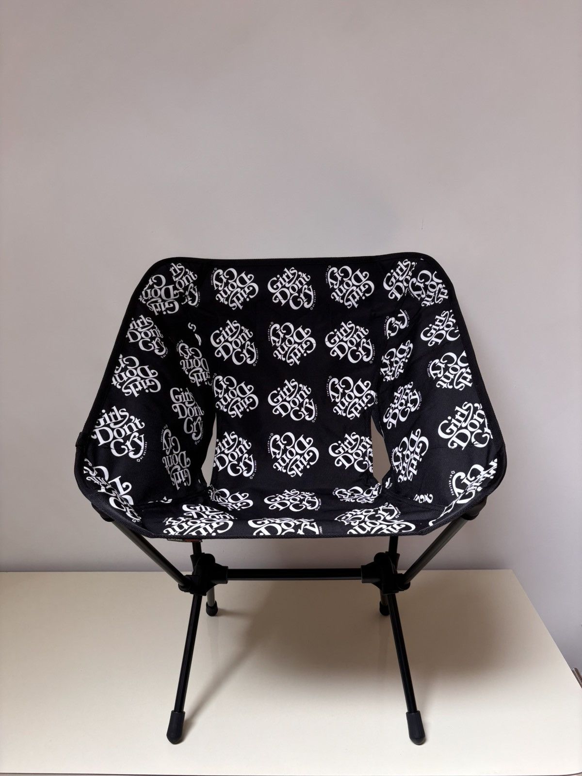 Girls Don't Cry Girls Don’t Cry x Helinox Chair Size ONE SIZE - 2 Thumbnail