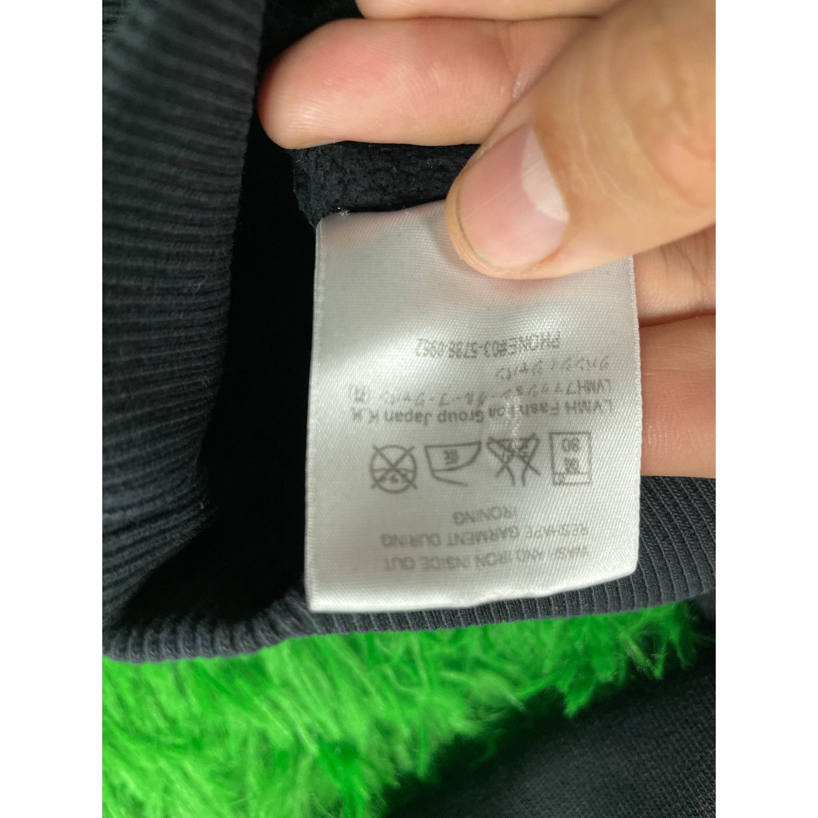 Givenchy Givenchy Crewneck Black Medium Used Size US M / EU 48-50 / 2 - 4 Thumbnail