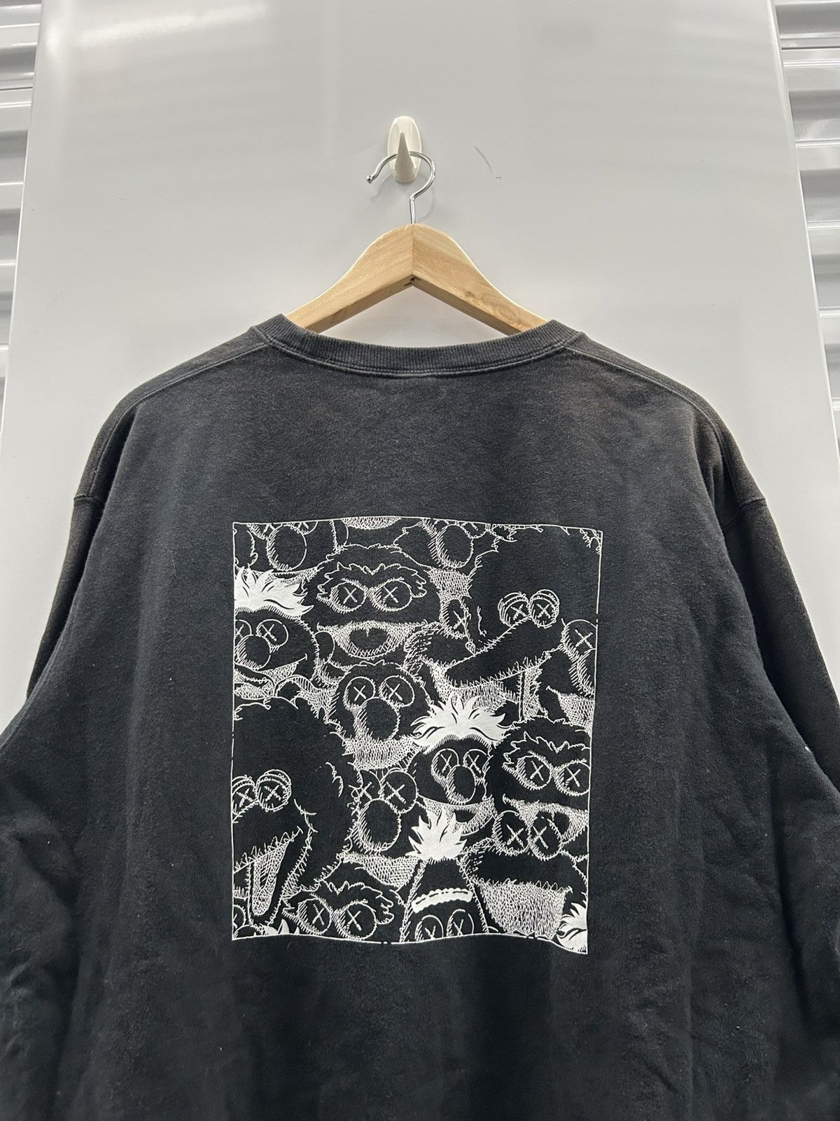 Kaws × Uniqlo Kaws x Uniqlo sweatshirt Size US L / EU 52-54 / 3 - 4 Thumbnail