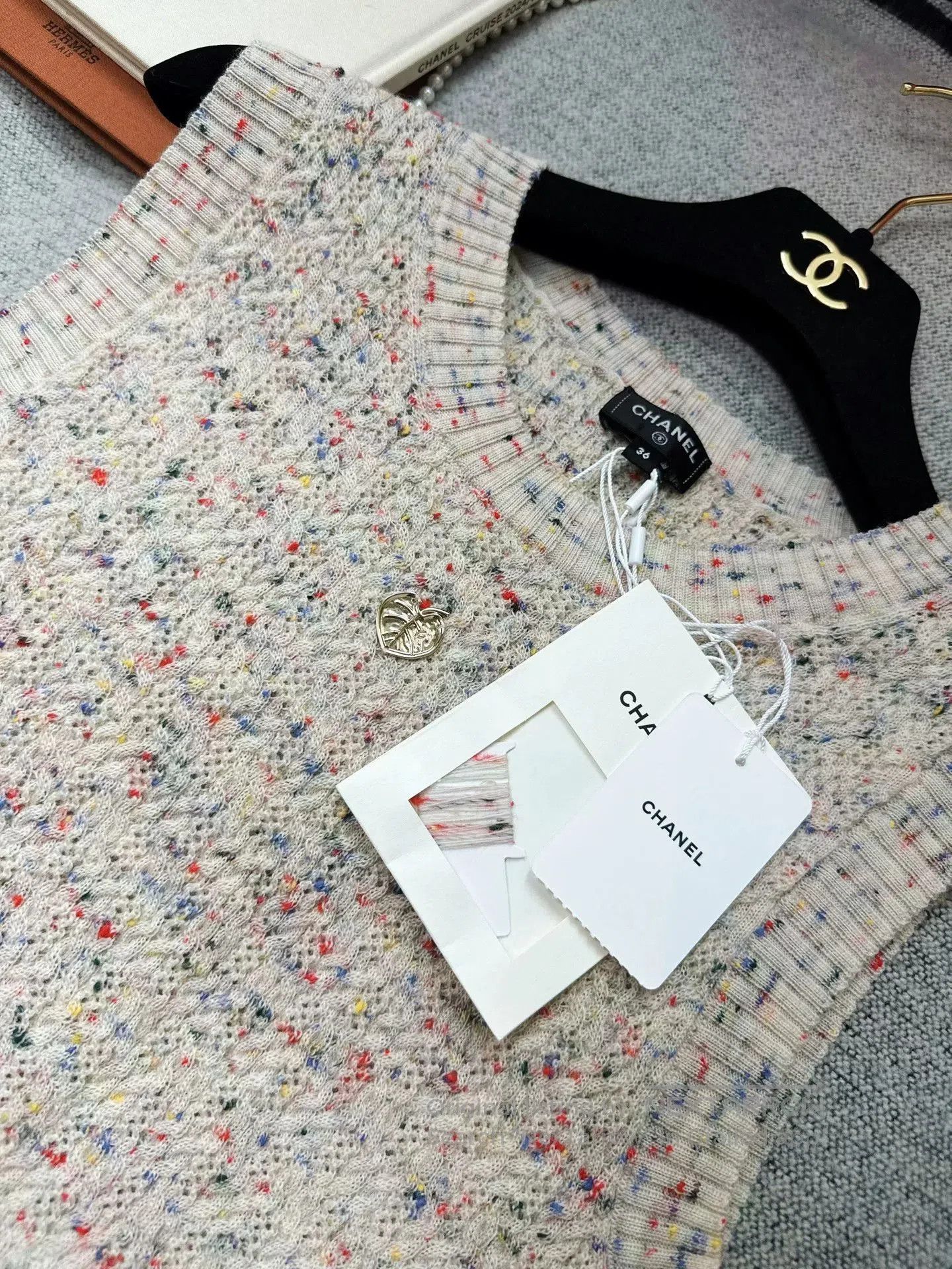 Chanel Chanel 25A Knit Tank Top in Oatmeal. Size US S / EU 44-46 / 1 - 9 Thumbnail