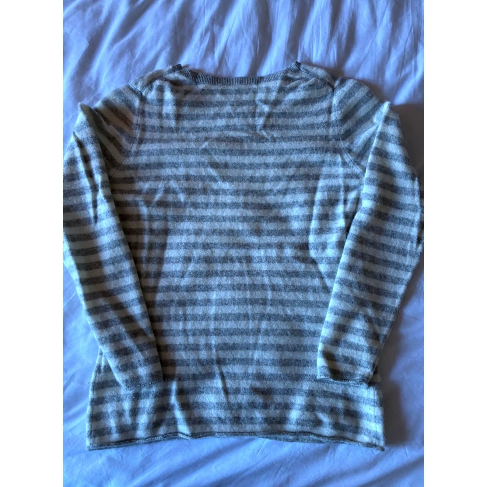 Old Navy VINTAGE Old Navy Sweater? (No, not vintage) Size XL / US 12-14 / IT 48-50 - 8 Thumbnail