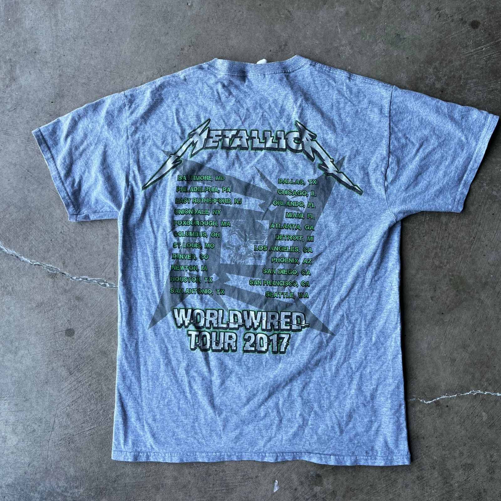 Vintage METALLICA WORLDWIRED TOUR 2017 GRAY TEE SHIRT FITS SMALL Size US S / EU 44-46 / 1 - 2 Thumbnail