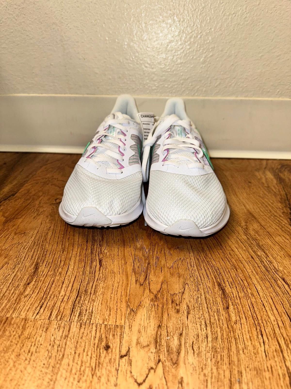 Nike Nike Downshifter 17 'White Signal Green' Sample Size US 8 / IT 38 - 4 Thumbnail