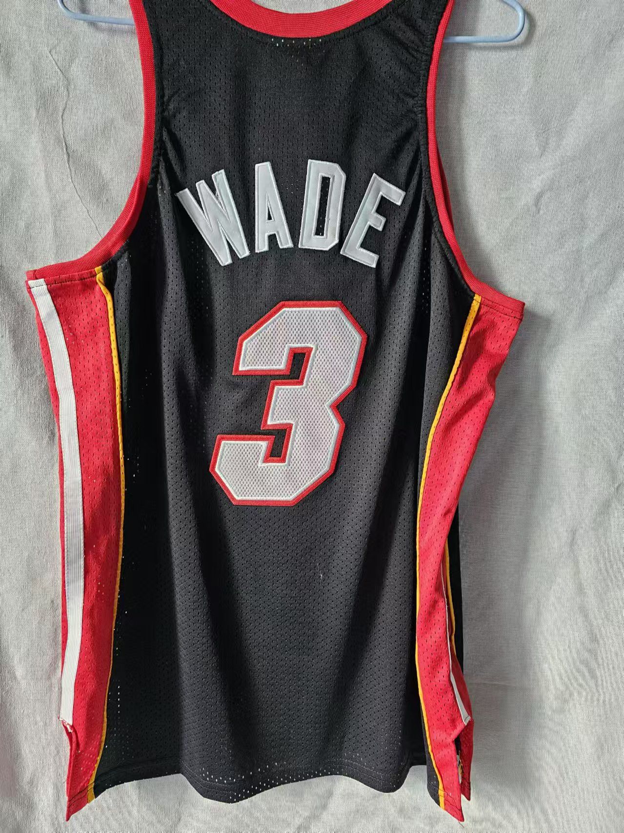 NBA Miami Heat #3 Dwyane Wade Jersey L Size US L / EU 52-54 / 3 - 2 Thumbnail
