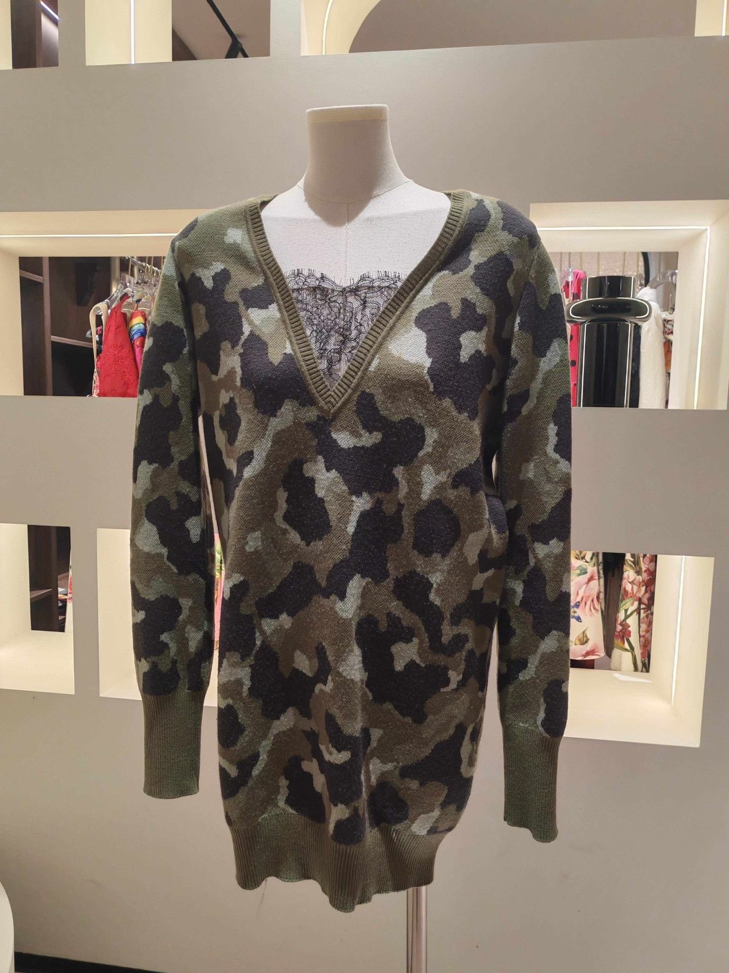 RED Valentino RED VALENTINO Camouflage V-Neck Knit Size M / US 6-8 / IT 42-44 - 1 Thumbnail