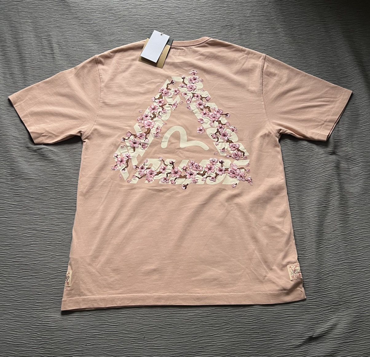 Evisu × Palace Palace Evisu Heavy Wash T Shirt Pink Size Medium Size US M / EU 48-50 / 2 - 2 Thumbnail