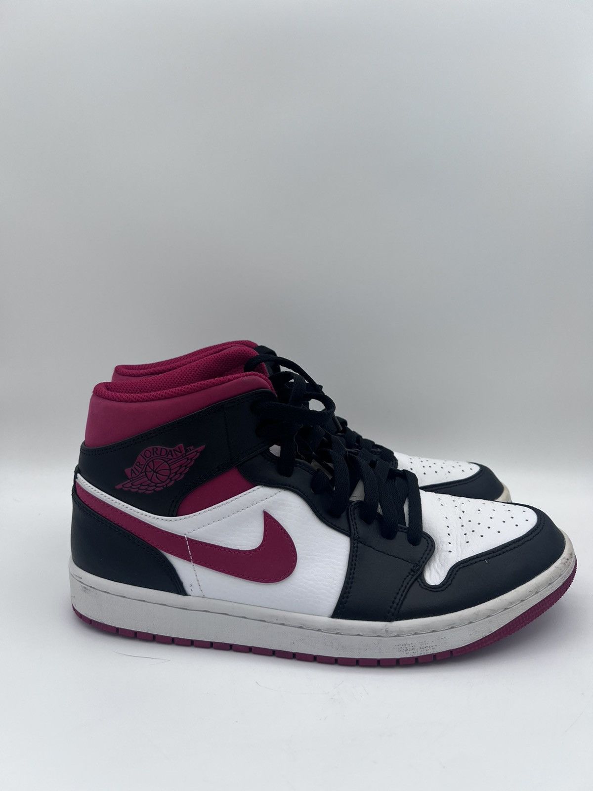 Nike Nike Mens Air Jordan 1 Mid 554724-122 White Basketball 9.5 Size US 9.5 / EU 42-43 - 1 Thumbnail