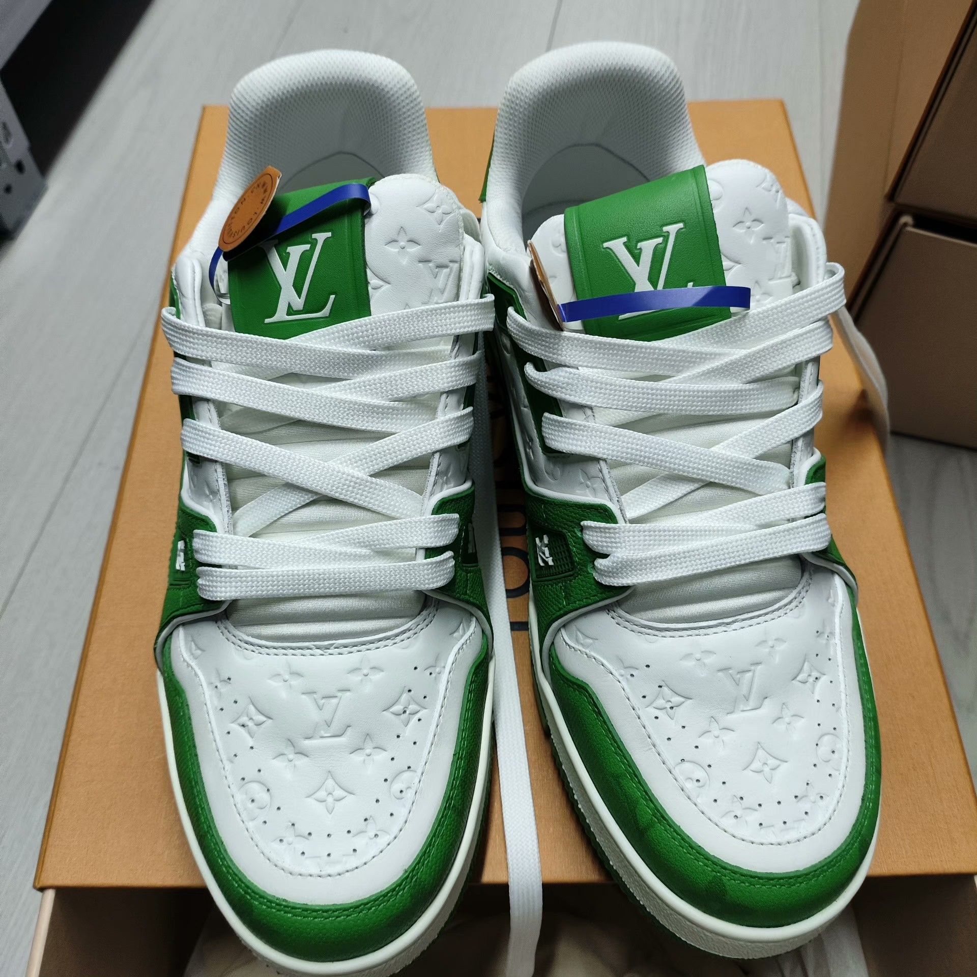 Louis Vuitton Louis Vuitton Green Lowtop Sneakers 5 Men Size US 5 / EU 37 - 1 Thumbnail