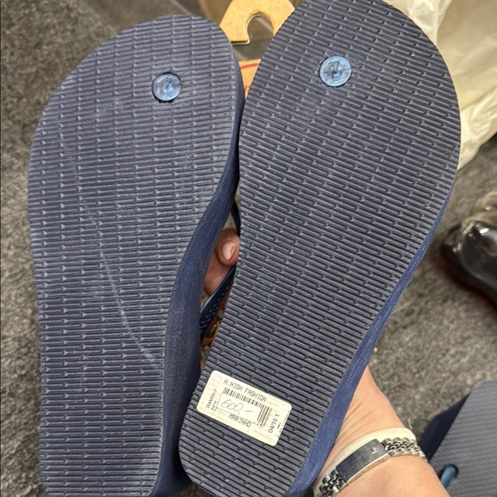 Other NWT Havaianas Navy Flip Flops Sparkling Heart Size 37 US 7 Size US 7 / IT 37 - 5 Thumbnail