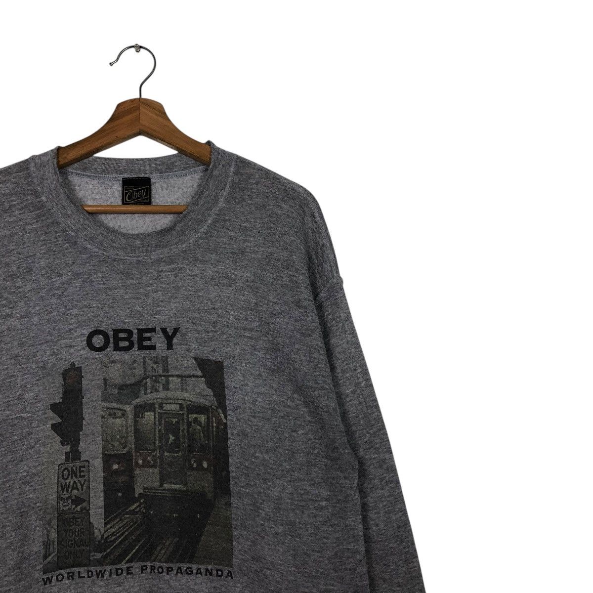 Obey 🔥VINTAGE SWEATSHIRT OBEY BIG LOGO OVER PRINT Size US M / EU 48-50 / 2 - 8 Thumbnail