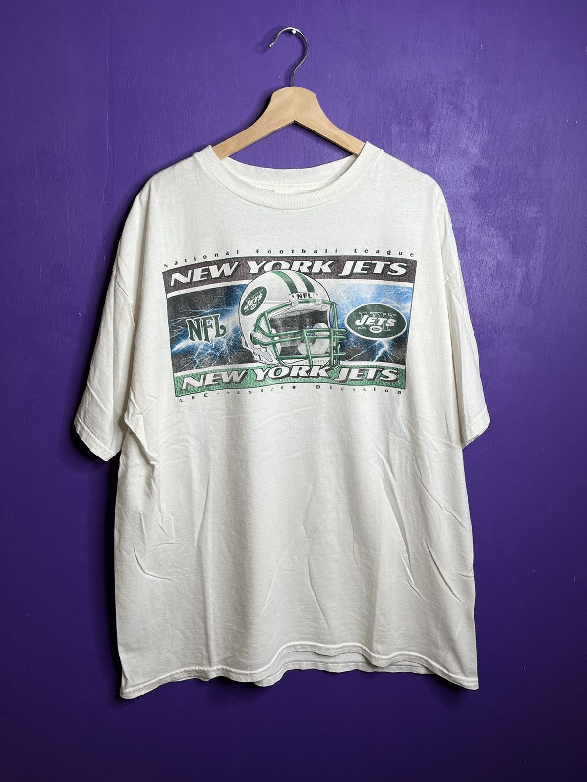 New York Jets Nfl Football Helmet Logo '90s Vintage T-Shirt | Shop THRILLING