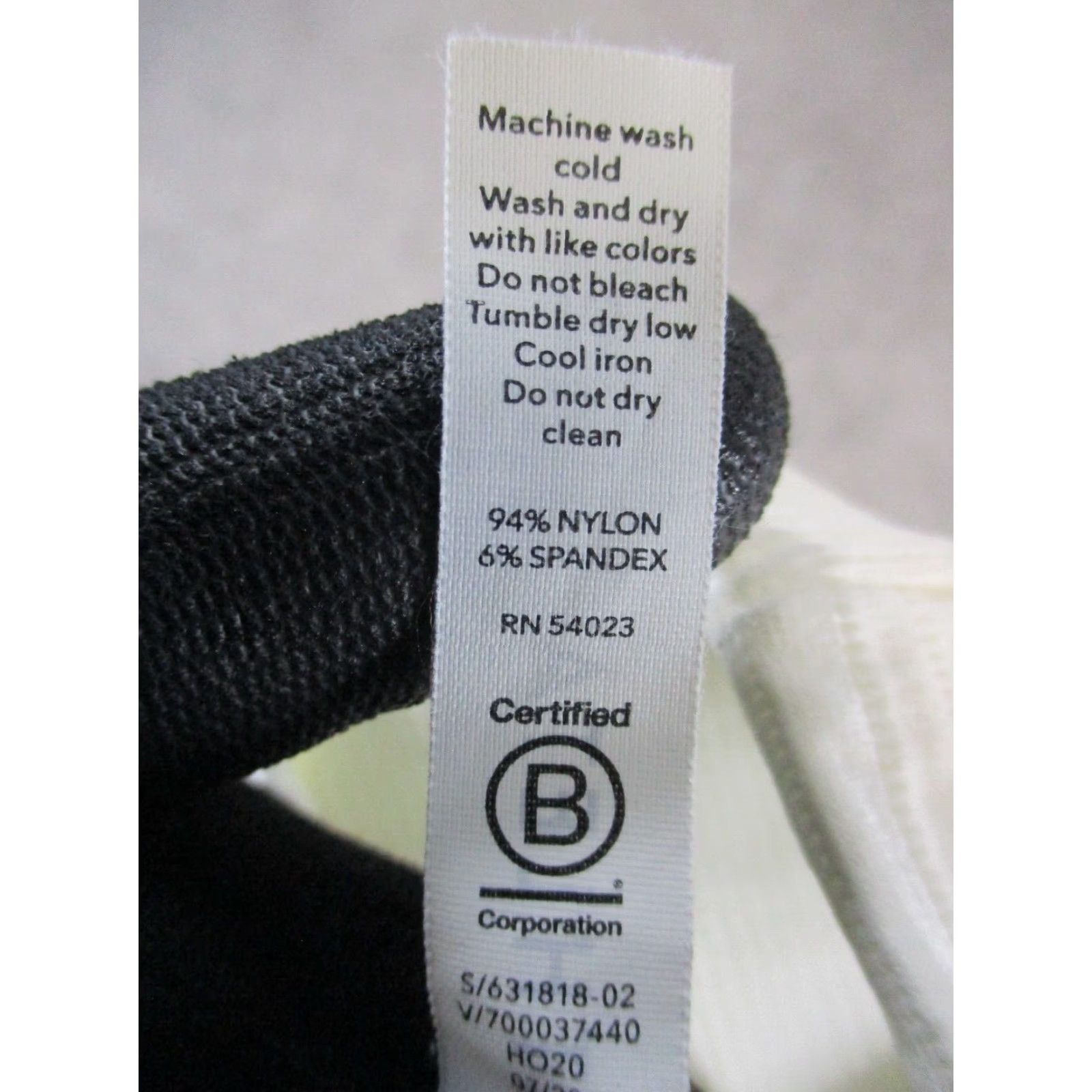 Athleta VINTAGE Athleta Sweater Women's Medium Pullover Knit Long Sleeve Mock Neck White Casual Size M / US 6-8 / IT 42-44 - 4 Thumbnail
