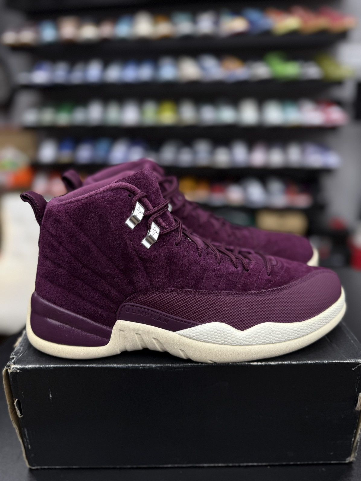 Jordan Brand Jordan 12 Bordeaux 2017 (130690-617) Size 10.5 🧼 Size US 10.5 / EU 43-44 - 1 Thumbnail