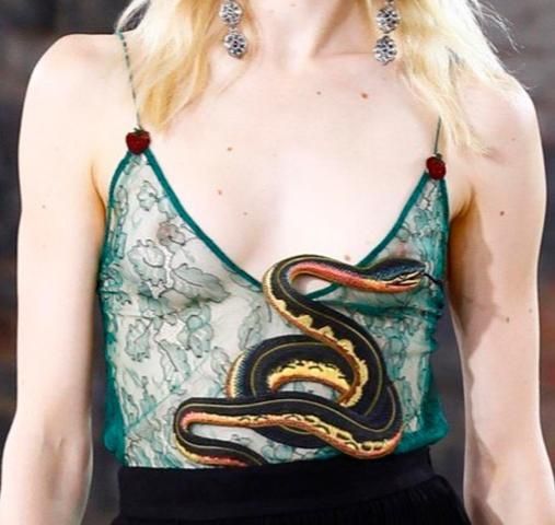 Gucci Gucci runway lace crop top Size S / US 4 / IT 40 - 8 Thumbnail