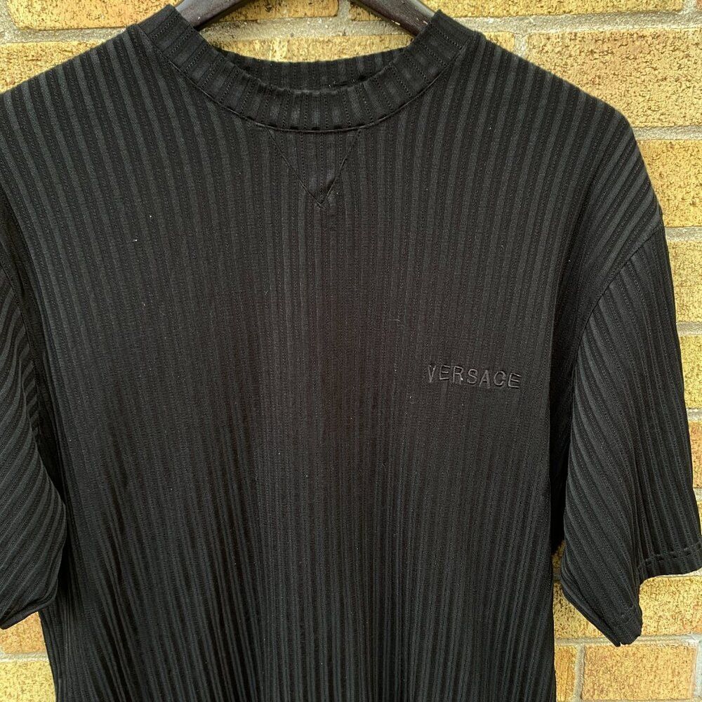Versace Vintage 1998 Versace Ripple Knit Logo T Shirt Black Size 54 Size US L / EU 52-54 / 3 - 3 Thumbnail
