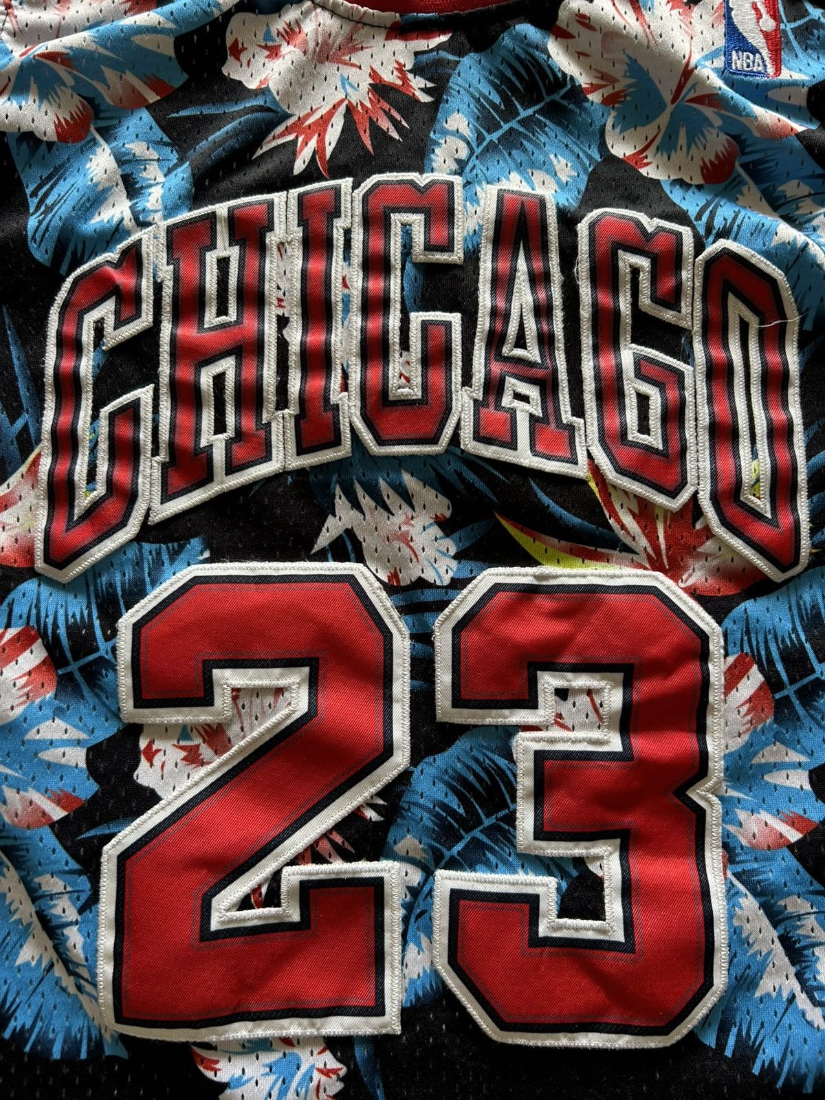 NBA Chicago Bulls Micheal Jordan Floral Basketball Jersey RARE Size US M / EU 48-50 / 2 - 4 Thumbnail