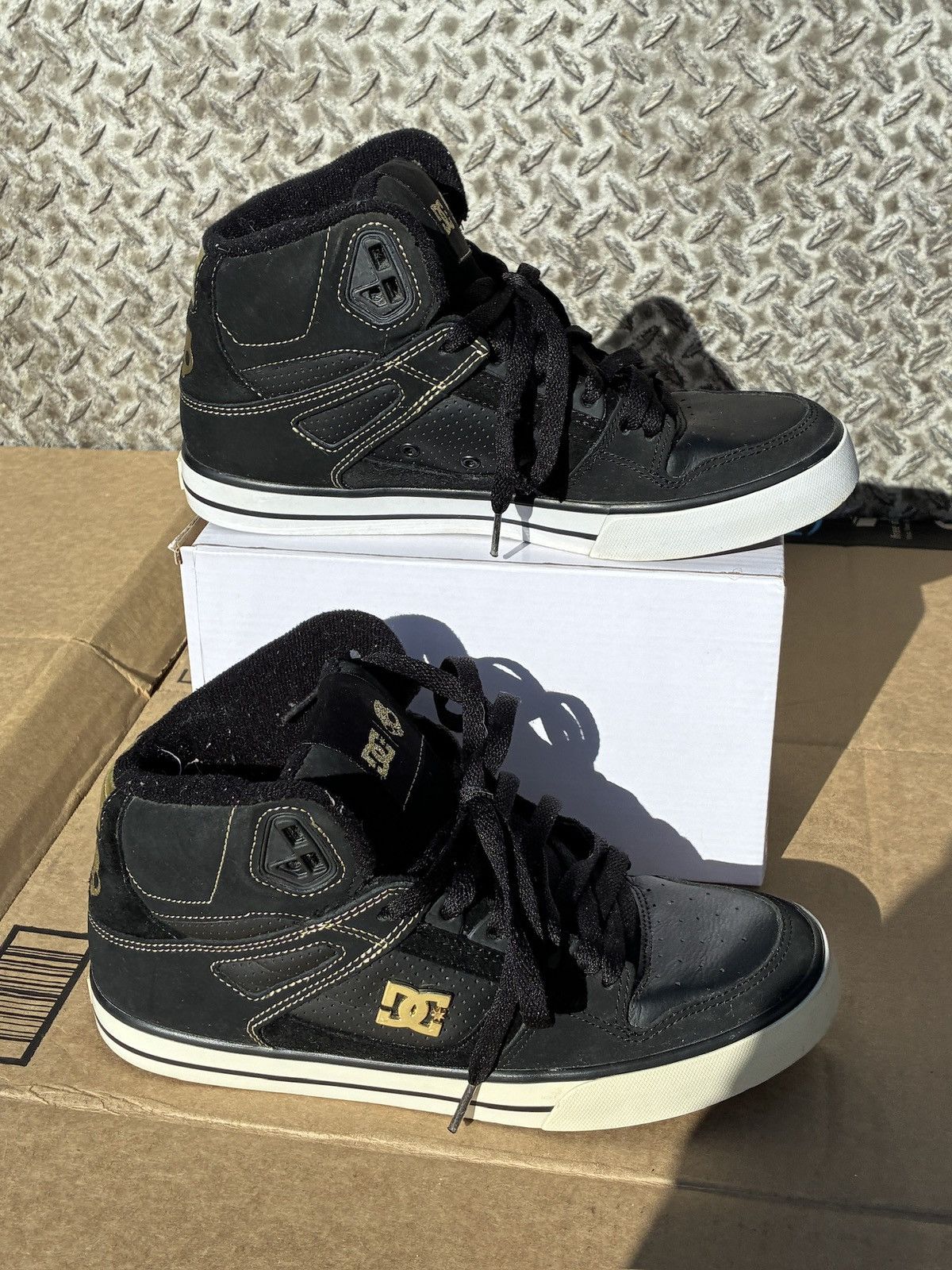 DC Y2K Skull Candy DC Skate Shoes High Tops Sneakers Vintage 8 Size US 8 / EU 41 - 2 Thumbnail