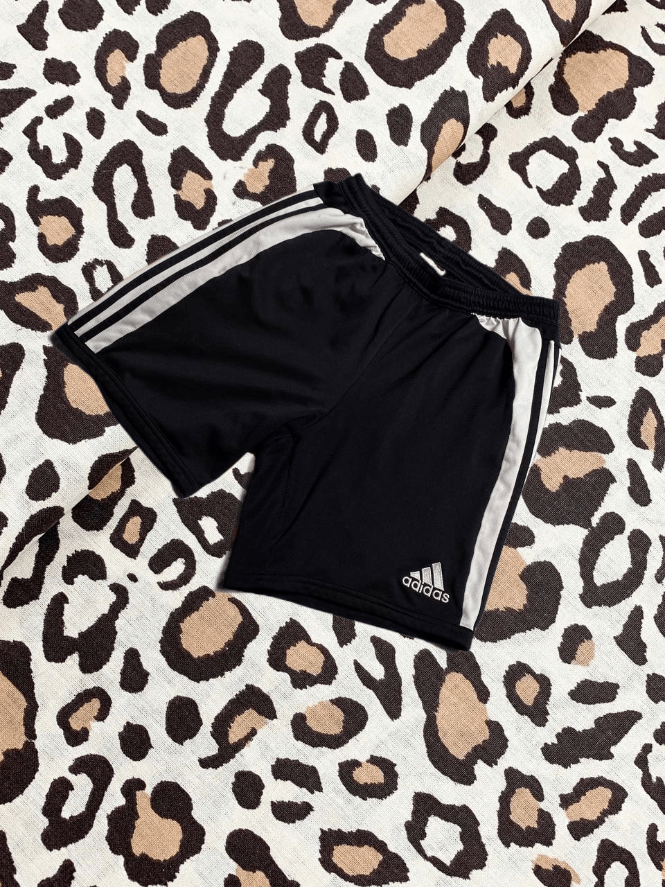 Adidas Vintage Adidas Shorts Size US 32 / EU 48 - 1 Thumbnail