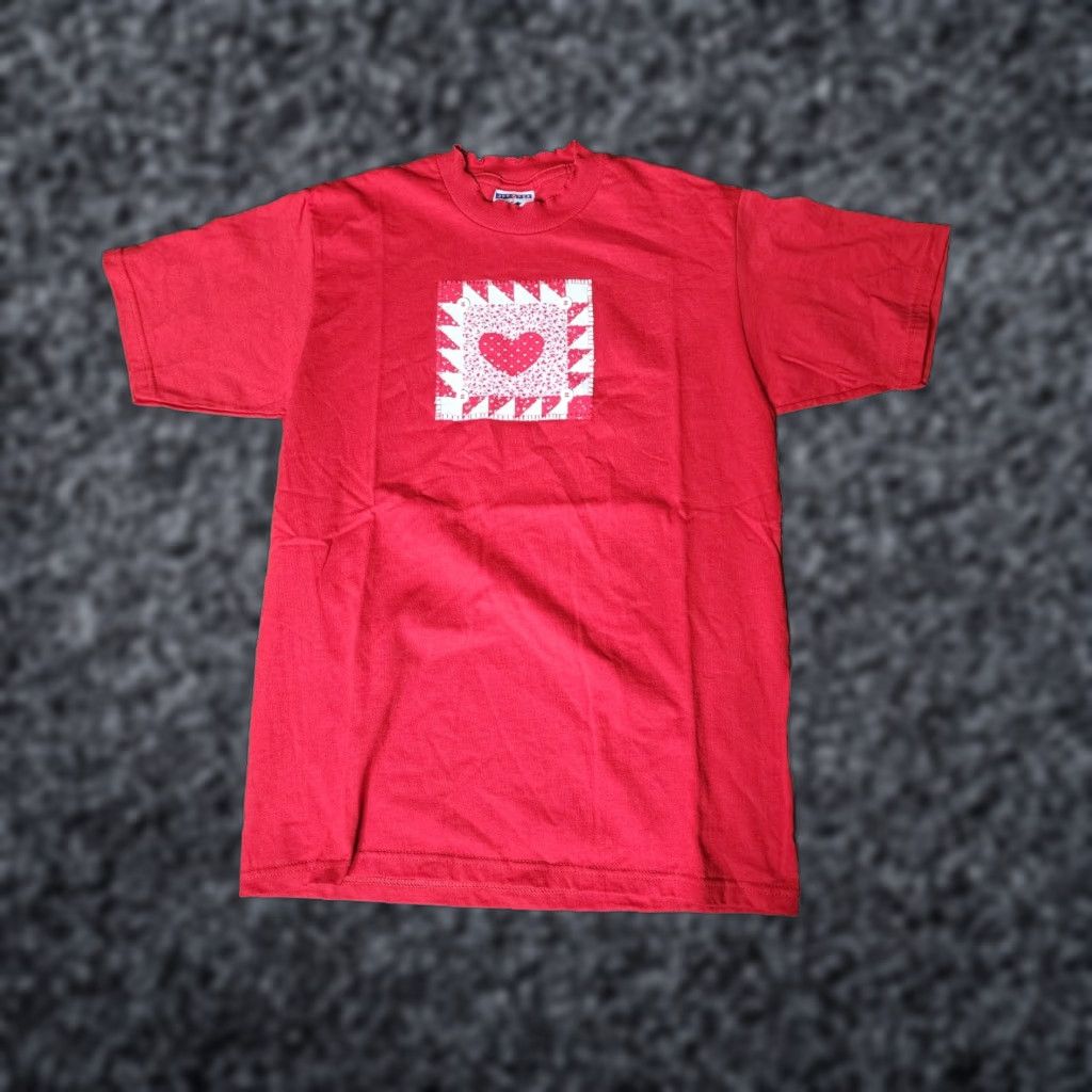 Fruit Of The Loom Vintage 90s Fruit of the Loom M Patchwork Heart T-Shirt Women’s Red Casual Size M / US 6-8 / IT 42-44 - 1 Thumbnail
