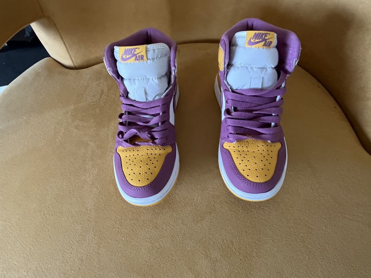 Jordan Brand × Nike 2022 Air Jordan 1 Retro High OG 'Brotherhood' Size US 5 / EU 37 - 3 Thumbnail
