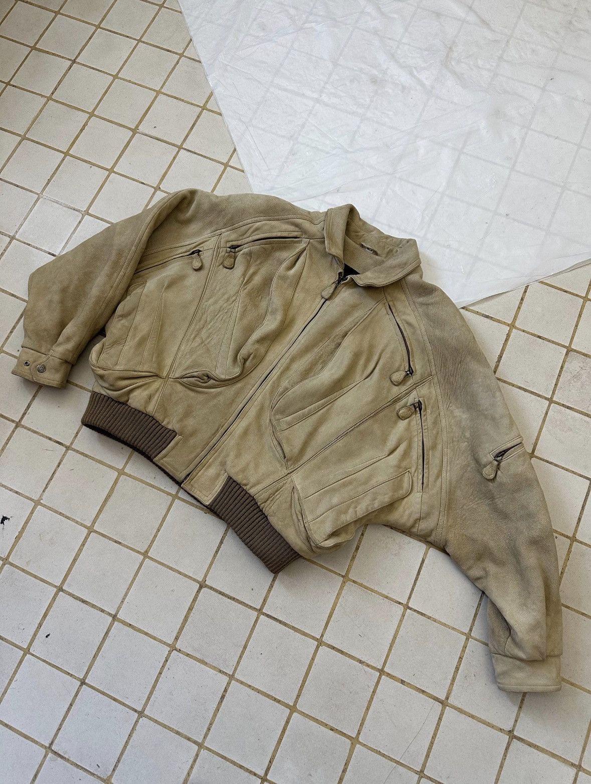 Vintage Vintage 80’s American Designer Suede Cargo Bomber Jacket Size US XL / EU 56 / 4 - 1 Thumbnail